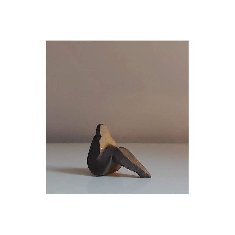 Looking girl. Stylized abstract sculpture, 2015